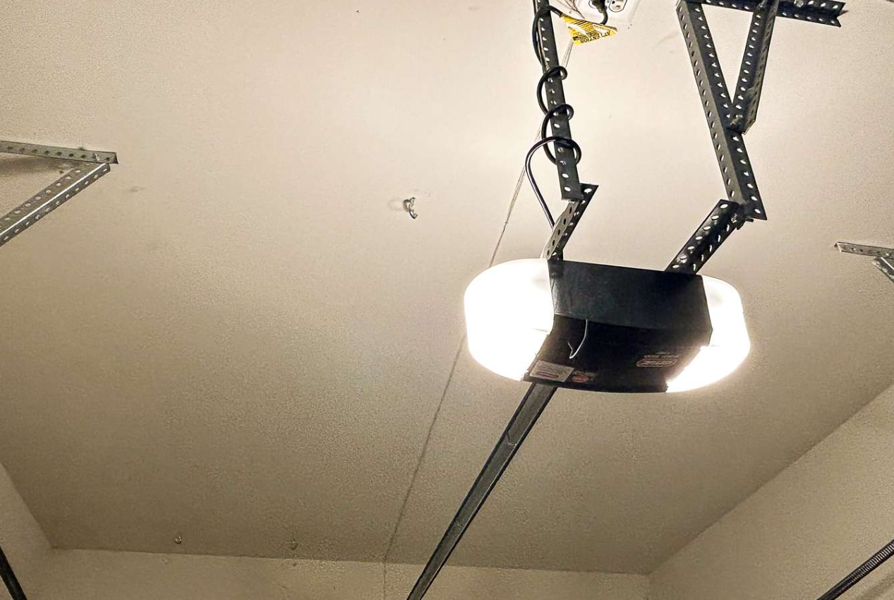 Modern ultra-quiet smart belt-drive garage door opener